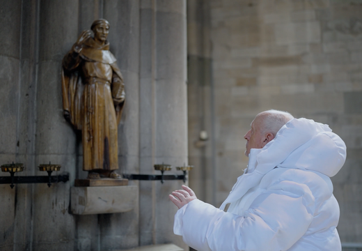 Anatomy of Non-Fact. Chapter 1: AI Hyperrealism /  Martyna Marciniak (PL)