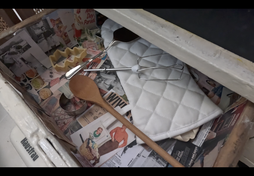 Die moderne Hausfrau / Rosa Gottwald (AT), Luna Hörstlhofer (AT), Lucia Kottar-Trimmel (AT), Barbara Reiter (AT)