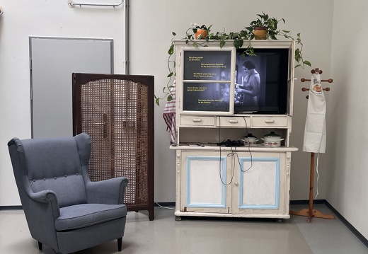 Die moderne Hausfrau / Rosa Gottwald (AT), Luna Hörstlhofer (AT), Lucia Kottar-Trimmel (AT), Barbara Reiter (AT)