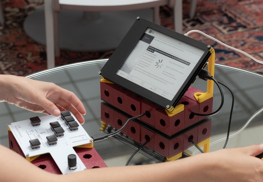 Large Language Writer / Leo Mühlfeld (AT), Lucy Li (AT), Alan Schiegl (AT)