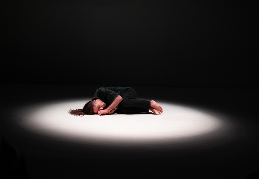 TIME OUT .12 – Opening Performance: Shattered / Alex Villard (MX), Jannis Labner (AT/GR)