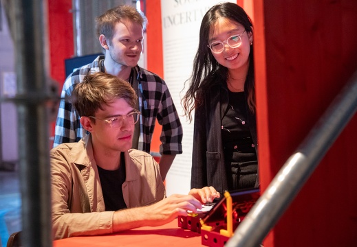 Large Language Writer / Lucy Li (AT), Leo Mühlfeld (AT), Alan Schiegl (AT)