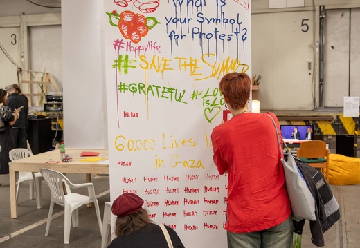 Humans (Open Lab) / Isabella Lee Arturo (CO), Mahla Mosah (IR), Martin Müller (DE)