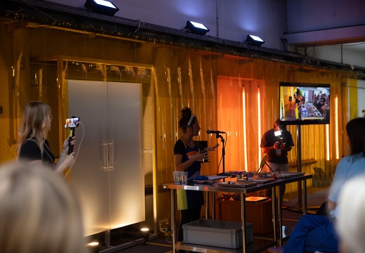 Feeding the Future: Robotics and technology as a practice of care / Mónica Rikić (ES)