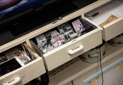 Die moderne Hausfrau / Barbara Reiter (AT), Luna Hörstlhofer (AT), Lucia Kottar-Trimmel (AT), Rosa Gottwald (AT)