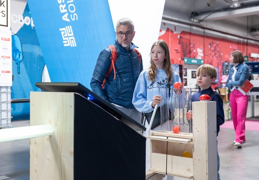 Collective Machine / Ars Electronica Solutions (AT)