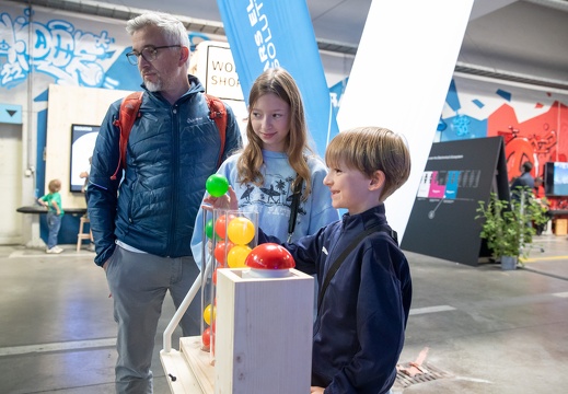 Collective Machine / Ars Electronica Solutions (AT)