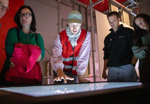 WE GUIDE YOU / POSTCITY