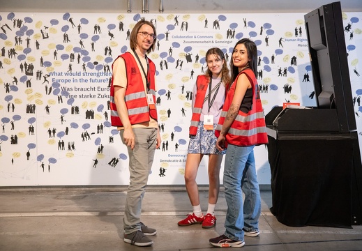 WE GUIDE YOU / POSTCITY