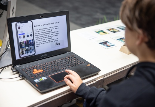 Escape Fake / Irina Paraschivoiu (RO), Thomas Layer-Wagner (AT), Benjamin Arzt (AT), Tobias Hoffmann (DE), Patrick Obermüller (AT), Julian Watzinger (AT)