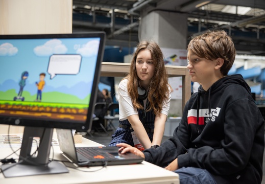 Escape Fake / Irina Paraschivoiu (RO), Thomas Layer-Wagner (AT), Benjamin Arzt (AT), Tobias Hoffmann (DE), Patrick Obermüller (AT), Julian Watzinger (AT)