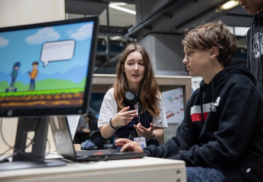 Escape Fake / Irina Paraschivoiu (RO), Thomas Layer-Wagner (AT), Benjamin Arzt (AT), Tobias Hoffmann (DE), Patrick Obermüller (AT), Julian Watzinger (AT)