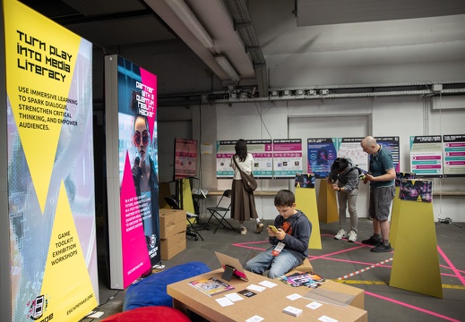 Escape Fake / Irina Paraschivoiu (RO), Thomas Layer-Wagner (AT), Benjamin Arzt (AT), Tobias Hoffmann (DE), Patrick Obermüller (AT), Julian Watzinger (AT)