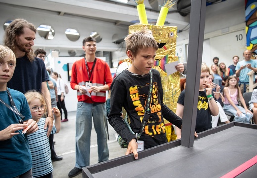 robo panic: Low-Tech Robot Challenge / Ars Electronica (AT)