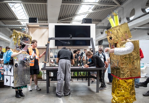 robo panic: Low-Tech Robot Challenge / Ars Electronica (AT)