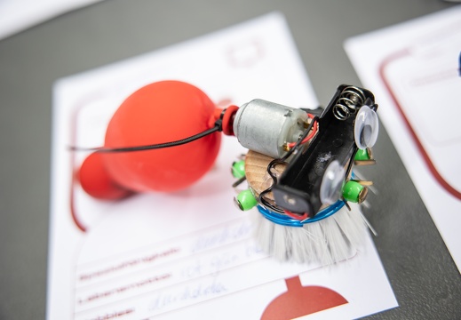 robo panic: Low-Tech Robot Challenge / Ars Electronica (AT)