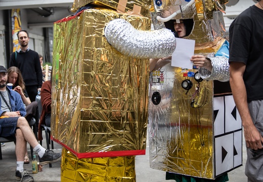 robo panic: Low-Tech Robot Challenge / Ars Electronica (AT)