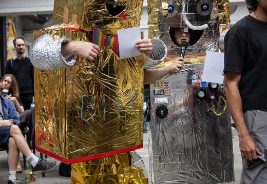 robo panic: Low-Tech Robot Challenge / Ars Electronica (AT)