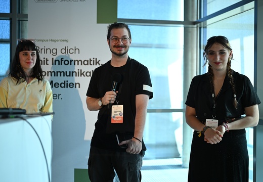 Selina Behrens, Simone Feldbacher & Sebastian Grundherr: Divine Machinery: Making the Transhuman Experience Tangible