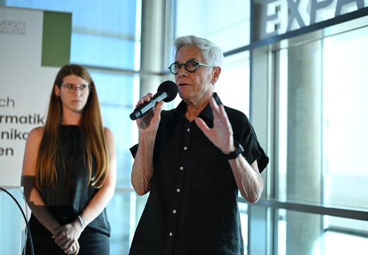 Rose Bond: Democratizing VR: A Collaborative Experiment in Expanded Animation, Spatialized Sound, Improvised Vocals, and Emily Dickinson