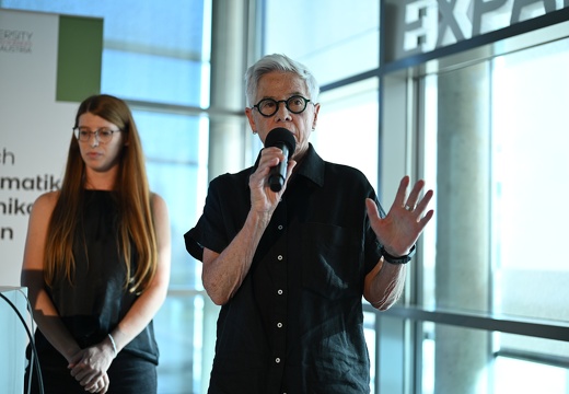 Rose Bond: Democratizing VR: A Collaborative Experiment in Expanded Animation, Spatialized Sound, Improvised Vocals, and Emily Dickinson