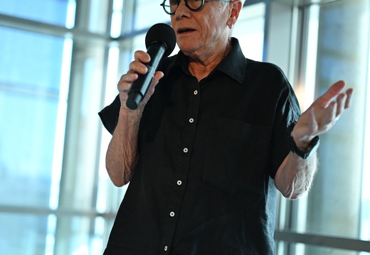 Rose Bond: Democratizing VR: A Collaborative Experiment in Expanded Animation, Spatialized Sound, Improvised Vocals, and Emily Dickinson