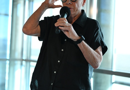 Rose Bond: Democratizing VR: A Collaborative Experiment in Expanded Animation, Spatialized Sound, Improvised Vocals, and Emily Dickinson