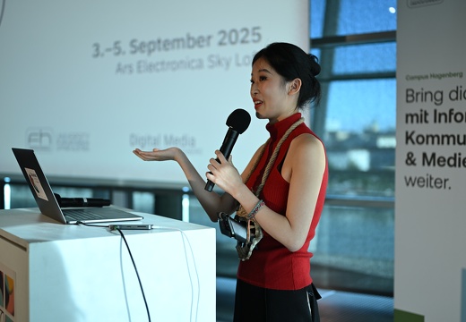 Danlin Huang: Body Oracle: Exploring Somatic Hieroglyphs for Collective Bodily Awareness